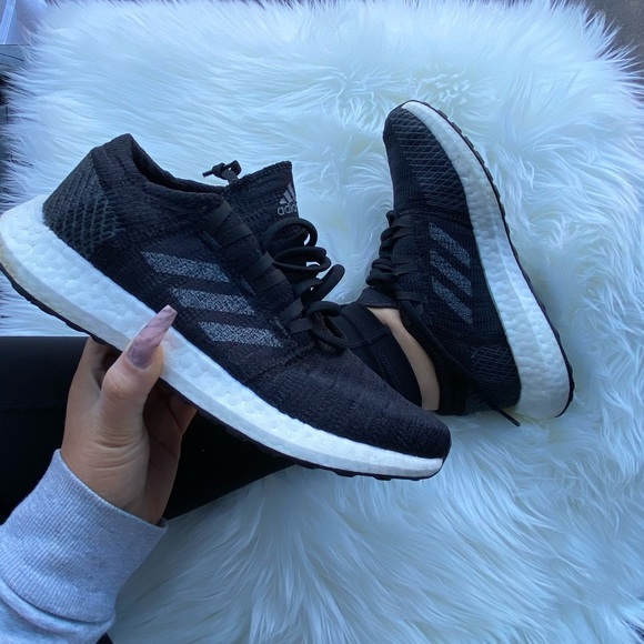 ADIDAS x BLACK & WHITE CLOUD BOOST RUNNING SHOES | Super Comfy & Great Condition - Picture 7 of 9